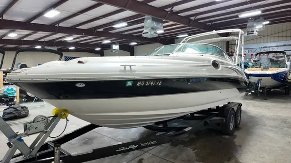 2004 Sea ray SunDeck 240-12