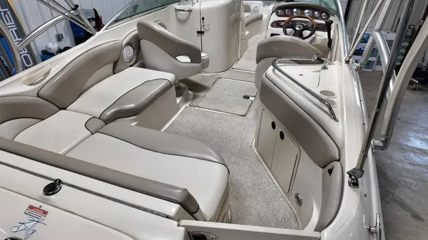 2004 Sea ray SunDeck 240-41