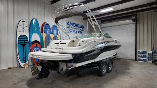 2004 Sea ray SunDeck 240-3