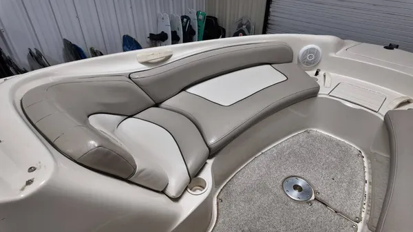 2004 Sea ray SunDeck 240-16