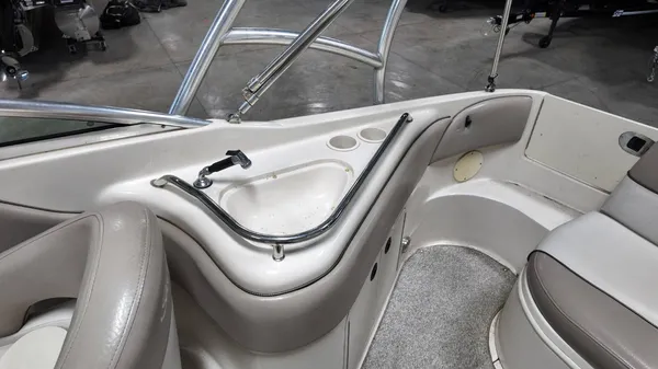 2004 Sea ray SunDeck 240-43