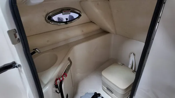 2004 Sea ray SunDeck 240-38