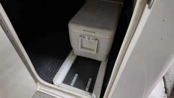 2004 Sea ray SunDeck 240-35