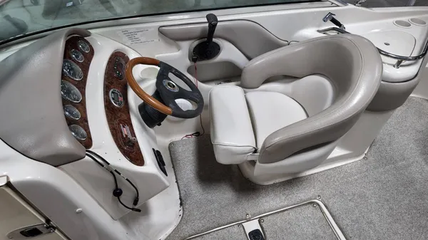 2004 Sea ray SunDeck 240-26