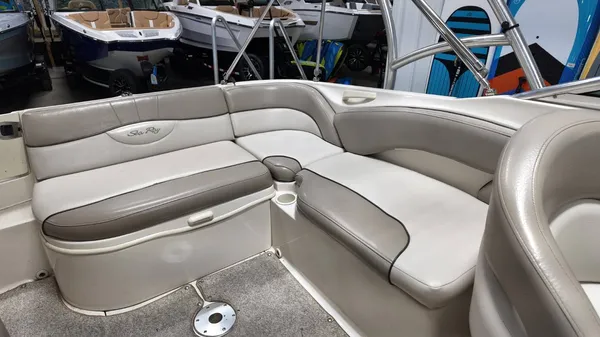 2004 Sea ray SunDeck 240-48