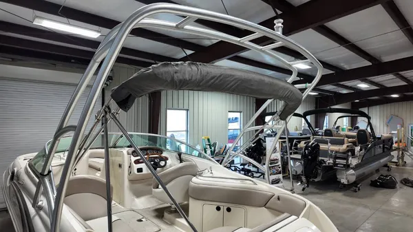 2004 Sea ray SunDeck 240-51