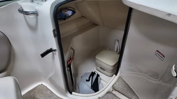 2004 Sea ray SunDeck 240-37