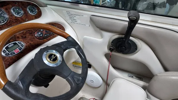 2004 Sea ray SunDeck 240-30