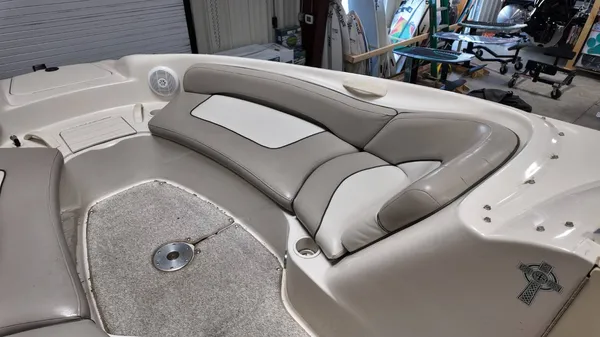 2004 Sea ray SunDeck 240-23