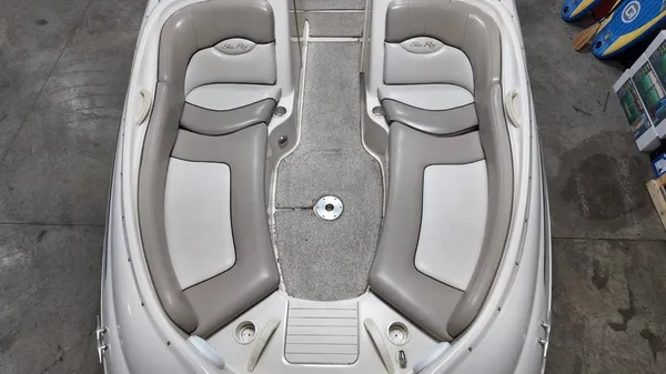 2004 Sea ray SunDeck 240-20