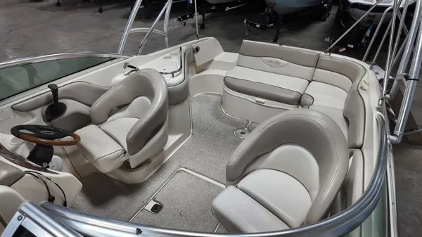 2004 Sea ray SunDeck 240-32