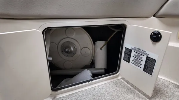 2004 Sea ray SunDeck 240-46