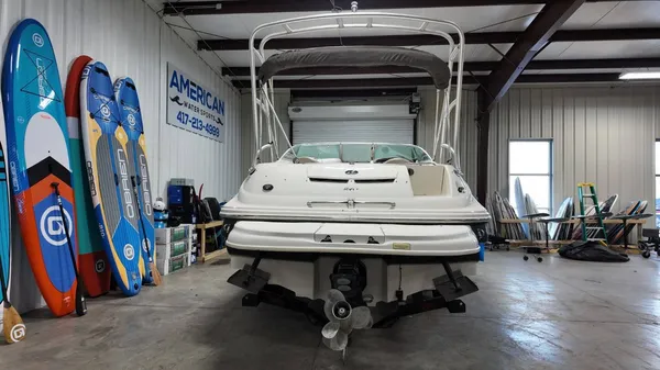 2004 Sea ray SunDeck 240-5