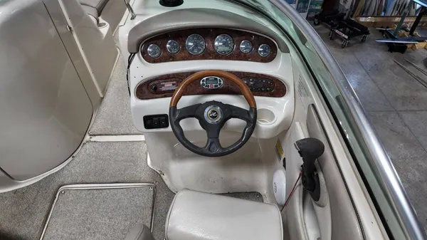 2004 Sea ray SunDeck 240-29