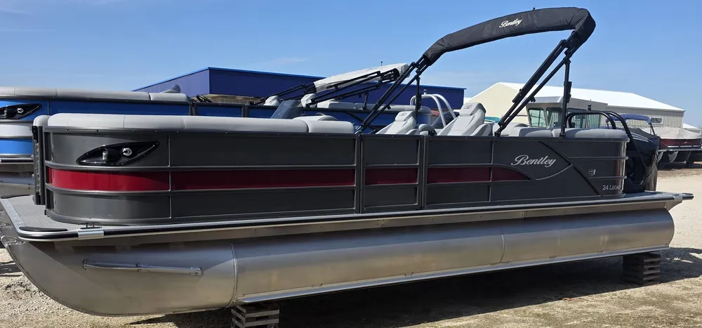 2026 Bentley 2026  Legacy 243 Navigator-1