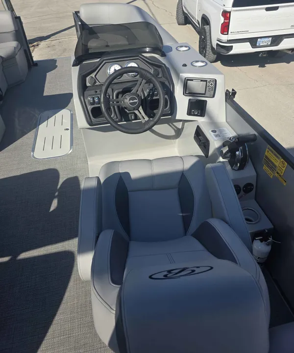 2025 Bentley Legacy 243 Navigator-4