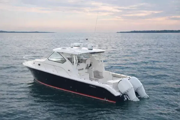 2017 Pursuit OS 355 detail image 0