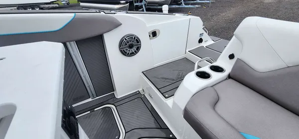 2025 Hurricane 24-CC COASTAL EDITION