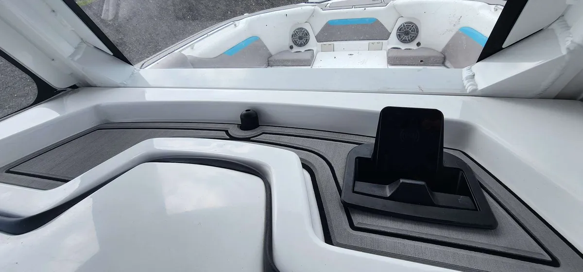 2025 Hurricane 24-CC COASTAL EDITION