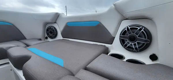 2025 Hurricane 24-CC COASTAL EDITION