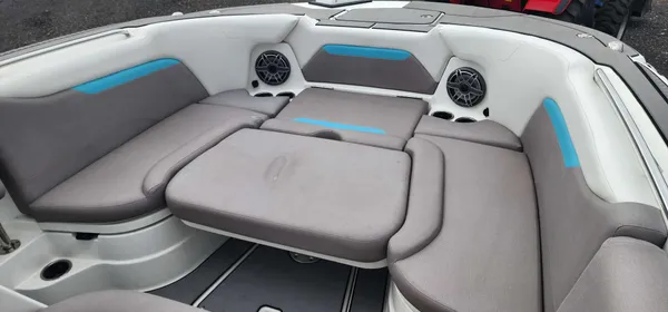 2025 Hurricane 24-CC COASTAL EDITION