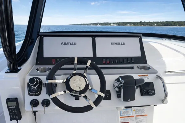 2026 Cruisers Yachts 38 VTR detail image 11