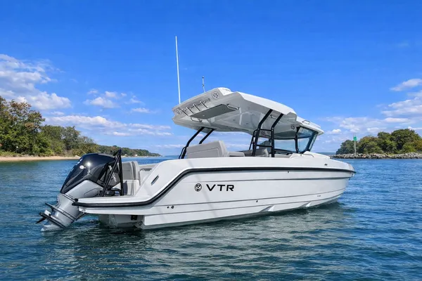 2026 Cruisers Yachts 38 VTR detail image 1