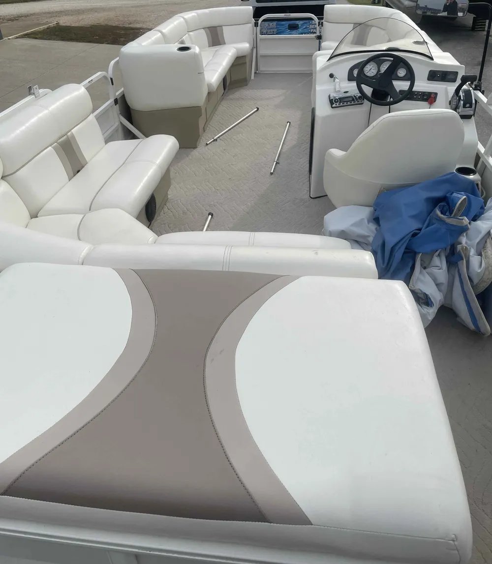 2011 Encore Bentley 243 Cruise-5