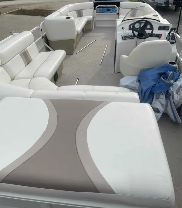 2011 Encore Bentley 243 Cruise-5