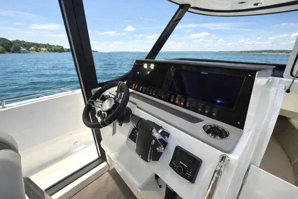 2026 Cruisers Yachts 38 VTR EC detail image 9