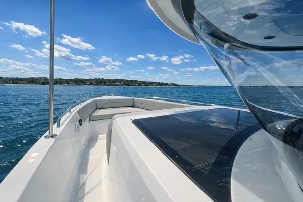 2026 Cruisers Yachts 38 VTR EC detail image 15