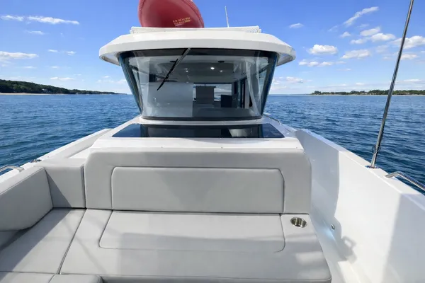 2026 Cruisers Yachts 38 VTR EC detail image 17