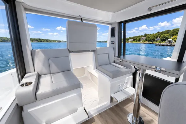2026 Cruisers Yachts 38 VTR EC detail image 5