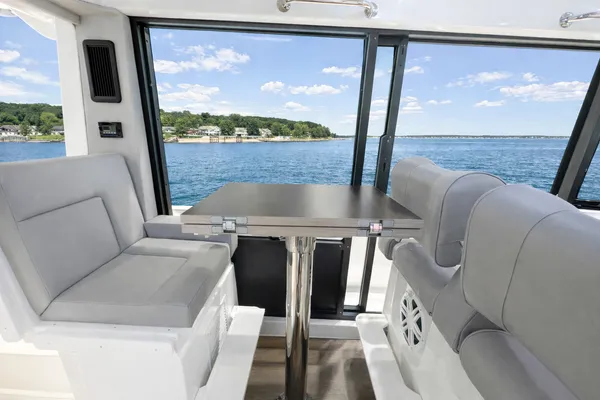 2026 Cruisers Yachts 38 VTR EC detail image 6