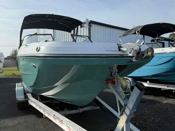 2026 Hurricane SunDeck SD 2600 OB