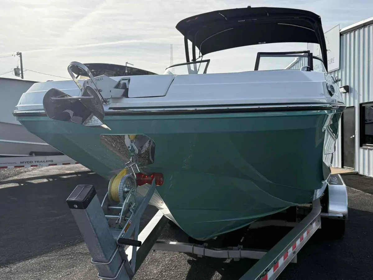 2026 Hurricane SunDeck SD 2600 OB
