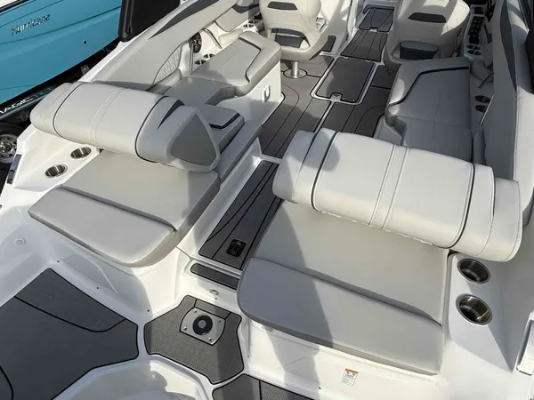 2026 Hurricane SunDeck SD 2600 OB