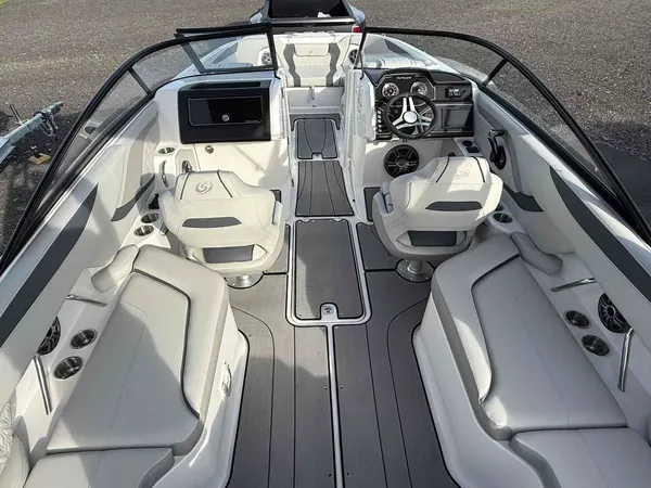 2026 Hurricane SunDeck SD 2600 OB