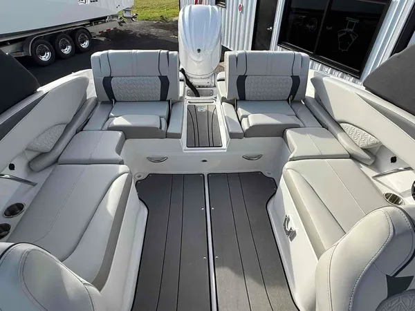 2026 Hurricane SunDeck SD 2600 OB