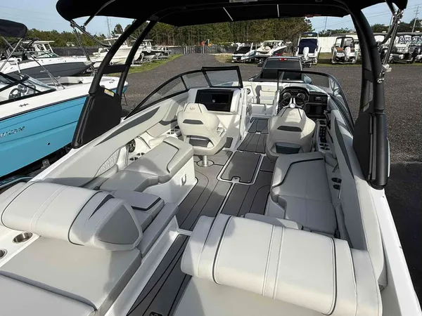 2026 Hurricane SunDeck SD 2600 OB