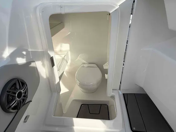 2026 Hurricane SunDeck SD 2600 OB