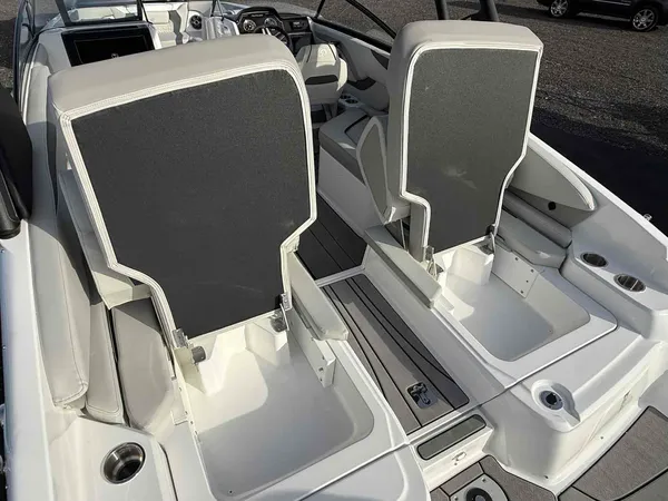 2026 Hurricane SunDeck SD 2600 OB