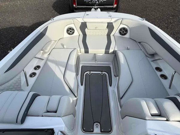 2026 Hurricane SunDeck SD 2600 OB