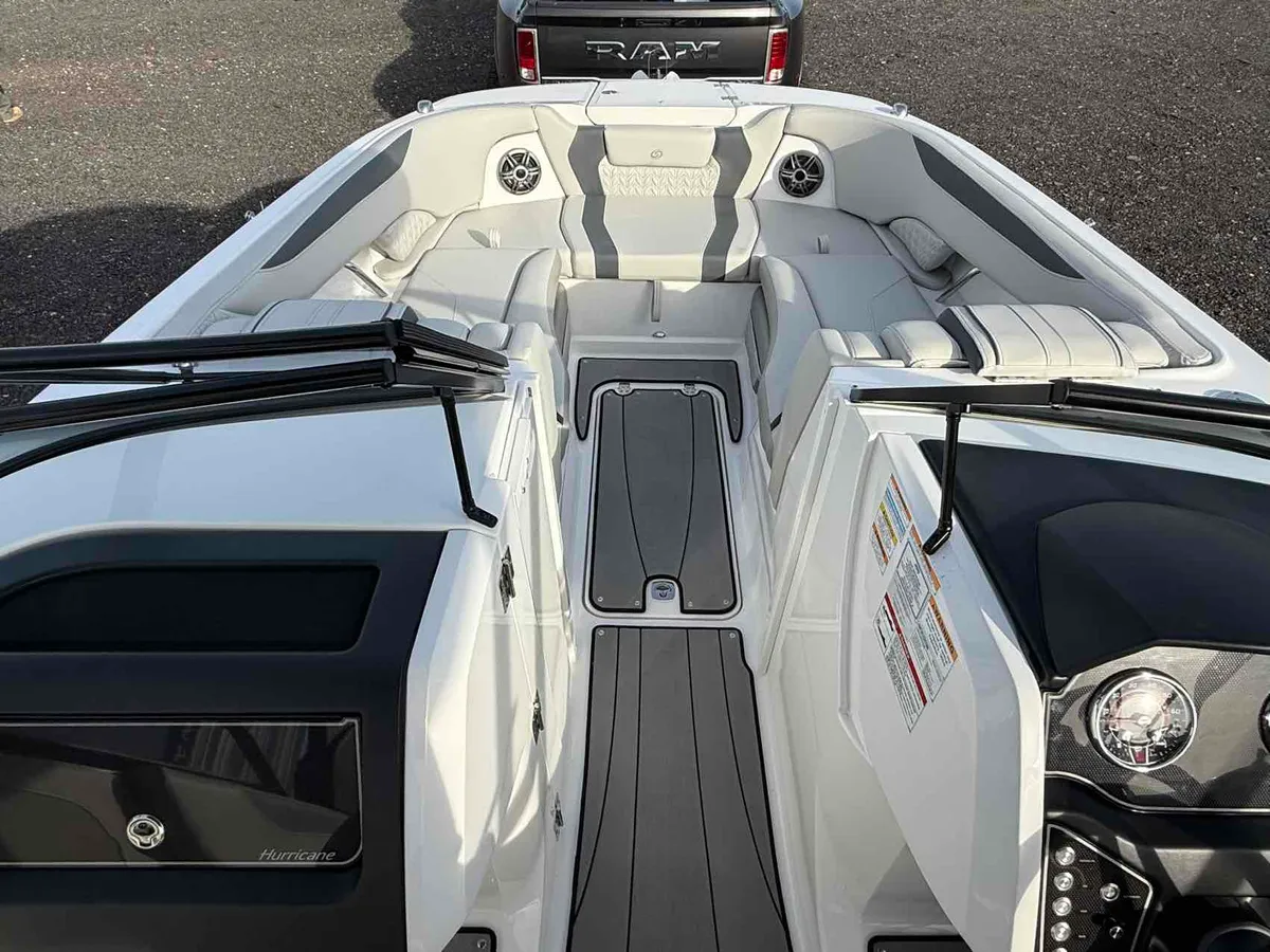 2026 Hurricane SunDeck SD 2600 OB