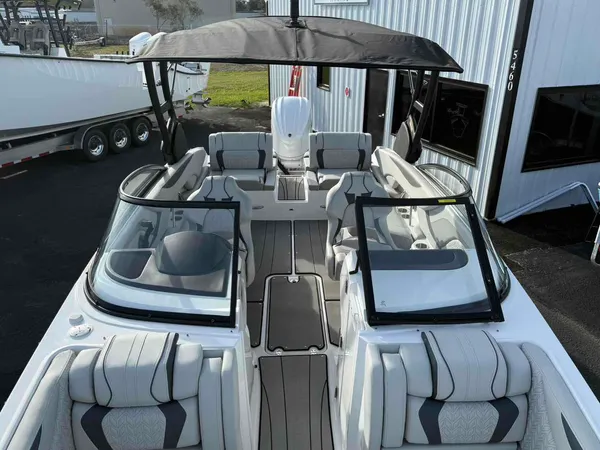 2026 Hurricane SunDeck SD 2600 OB