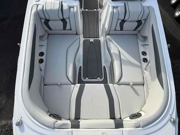 2026 Hurricane SunDeck SD 2600 OB