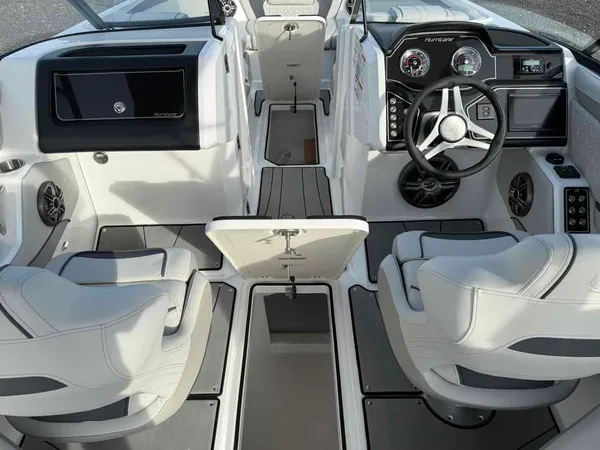 2026 Hurricane SunDeck SD 2600 OB
