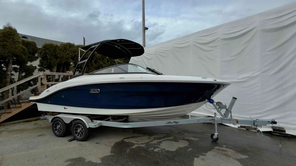 2026 Sea Ray SPX 210-1