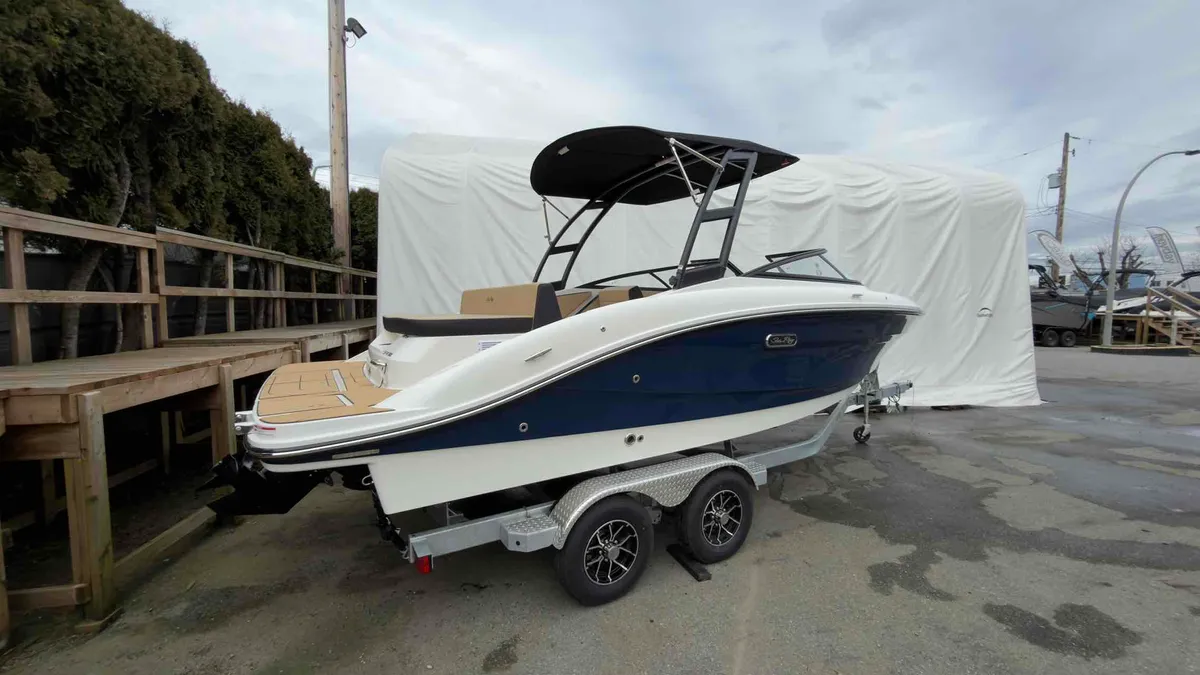 2026 Sea Ray SPX 210-3
