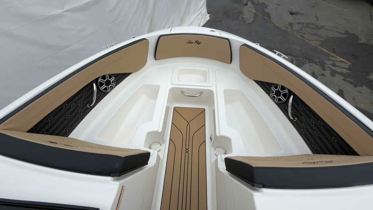 2026 Sea Ray SPX 210-9